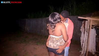 Street romance ati ki o gbona ibalopo pẹlu kan chubby girl lati club