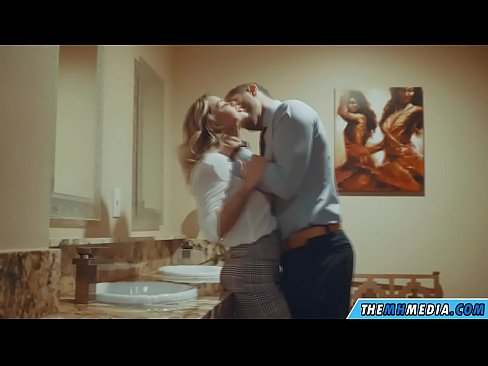 ❤️ Nigbati bilondi ti oyan ba tan ọ ni yara isinmi ti gbogbo eniyan ni% yo.makesexnotwar.ru